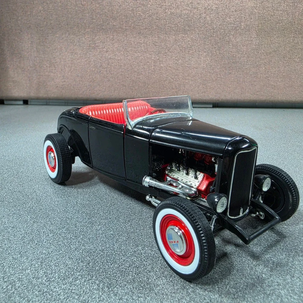 ERTL Ford 1932 Deuce Roadster Hot Rod 1/18 Black Excellent Custom V8 Diecast